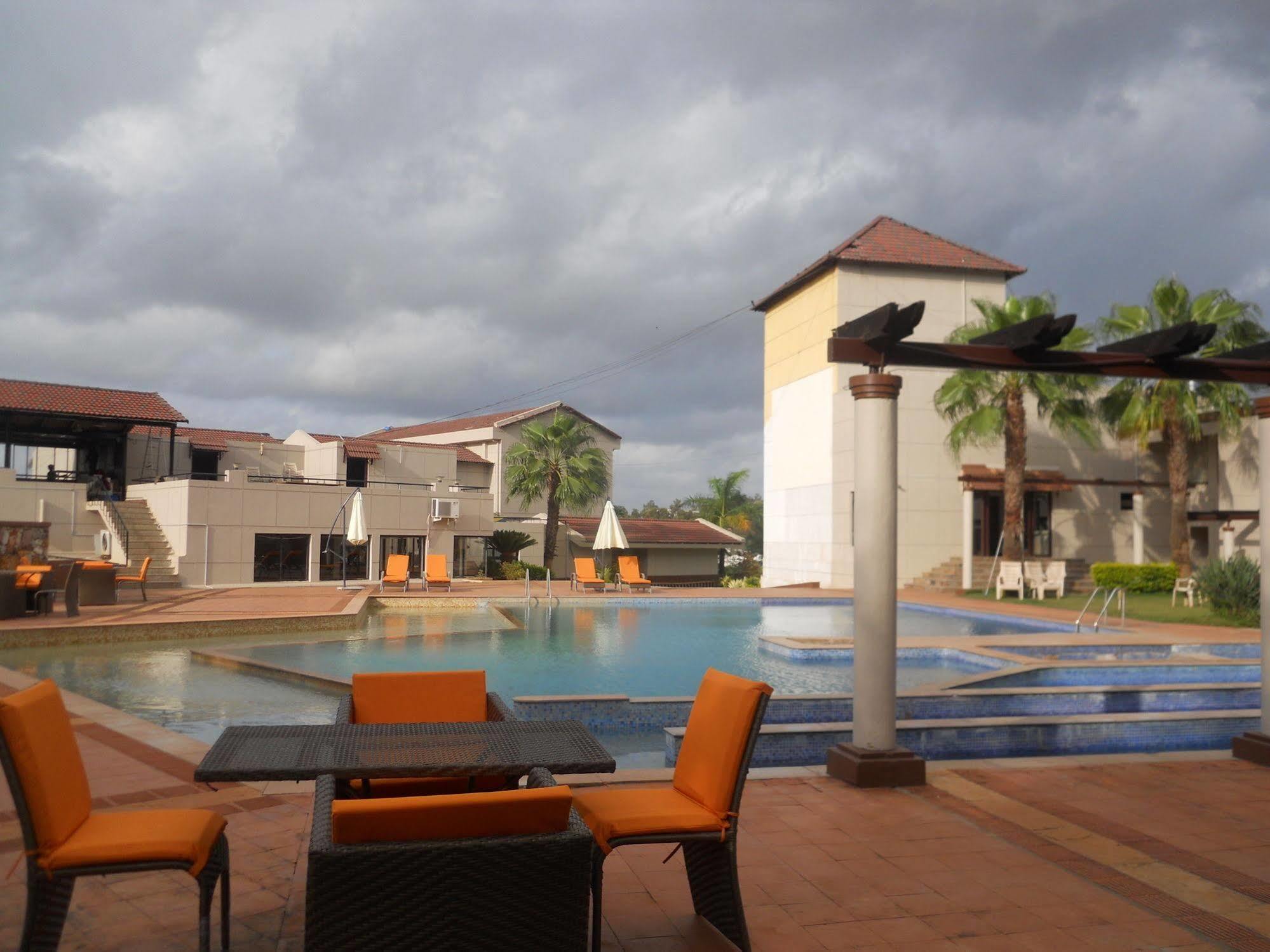 Cotton County Club And Resort Hubli Exterior photo