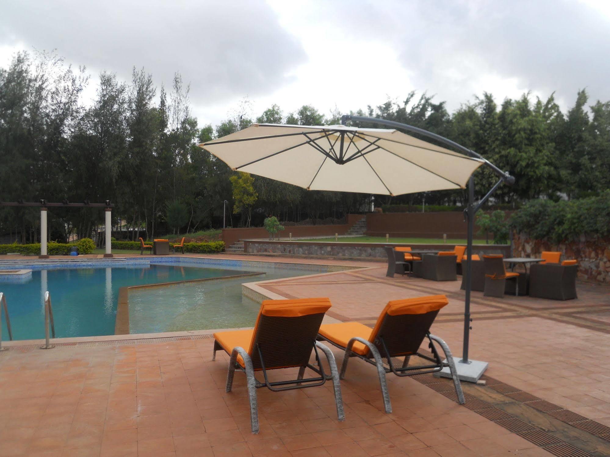 Cotton County Club And Resort Hubli Exterior photo