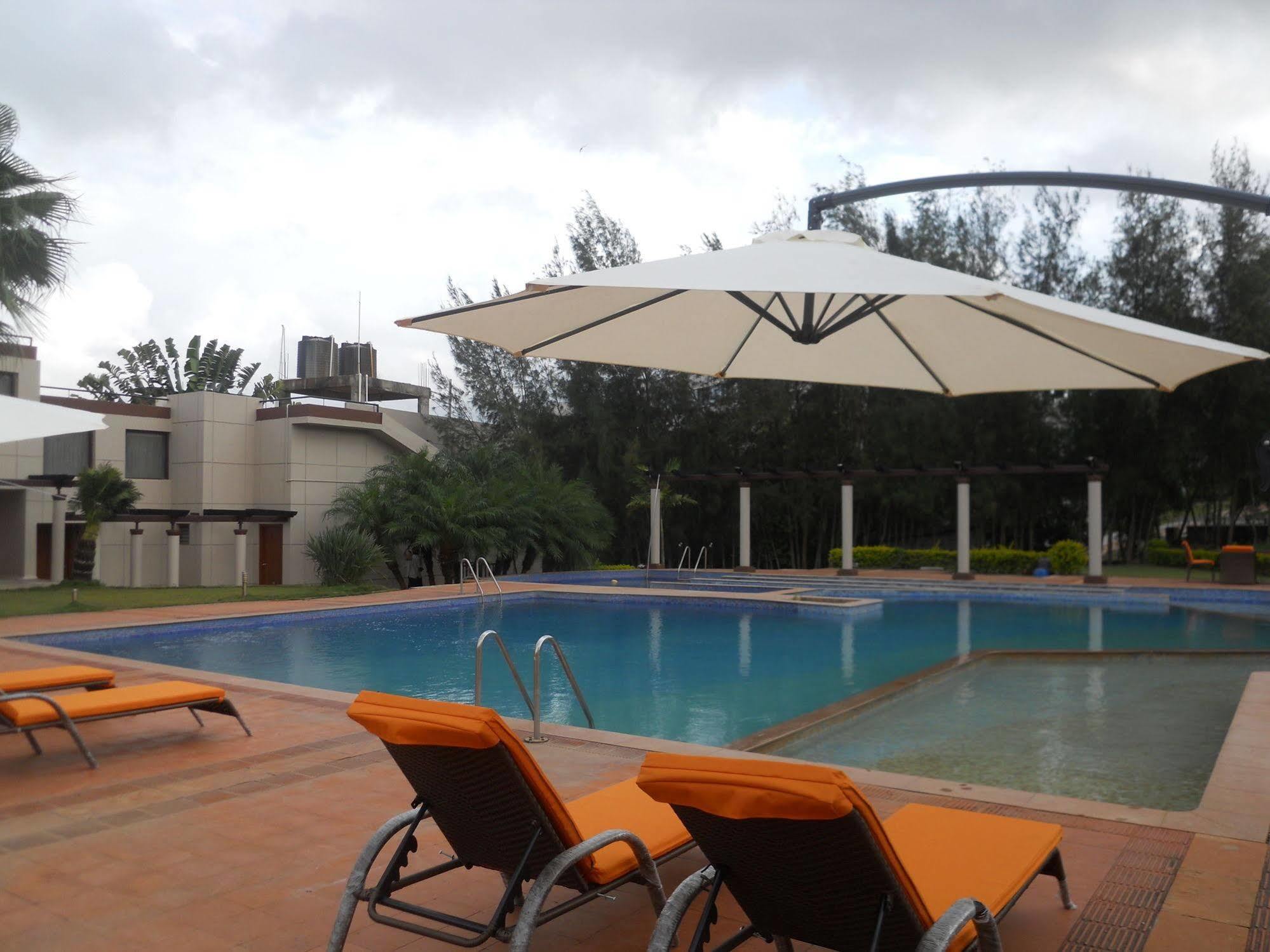 Cotton County Club And Resort Hubli Exterior photo