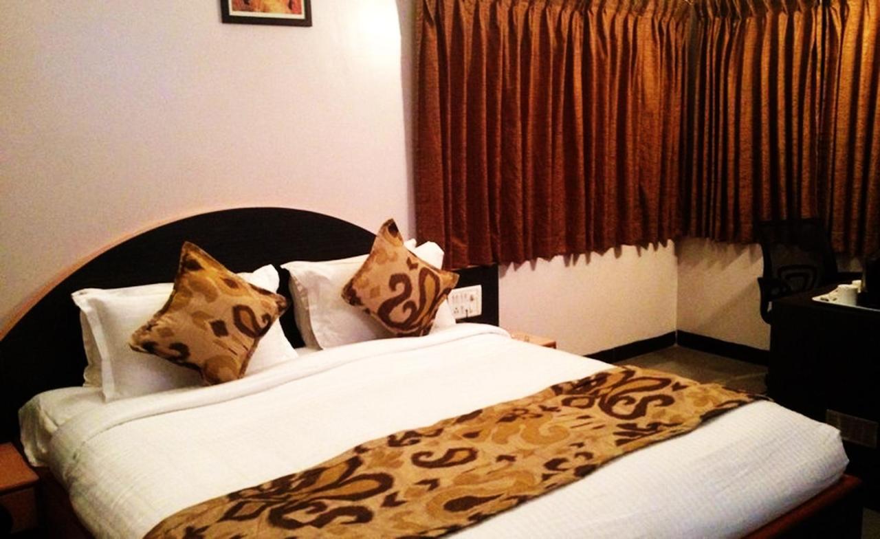 Cotton County Club And Resort Hubli Exterior photo