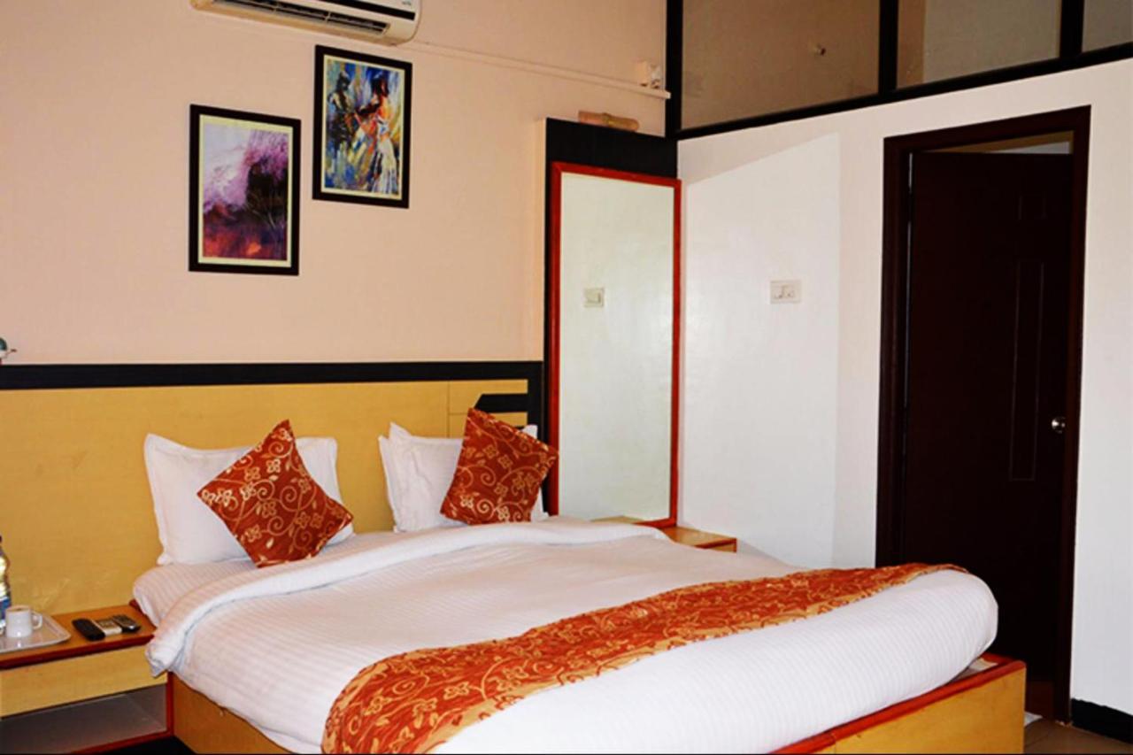 Cotton County Club And Resort Hubli Exterior photo