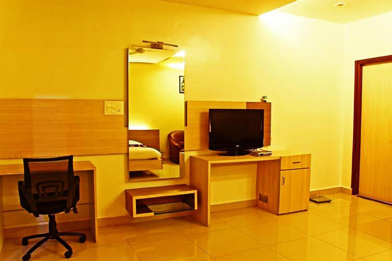 Cotton County Club And Resort Hubli Exterior photo