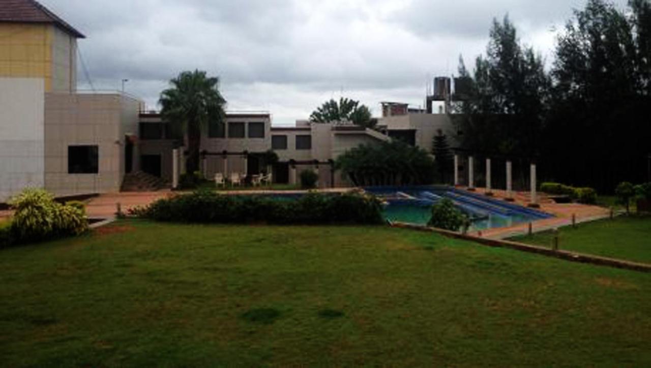 Cotton County Club And Resort Hubli Exterior photo